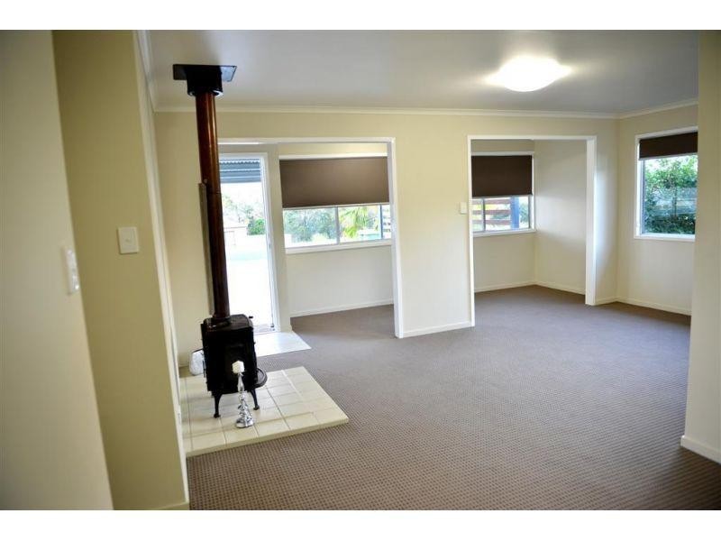 22 Barton Road, Victory Heights QLD 4570