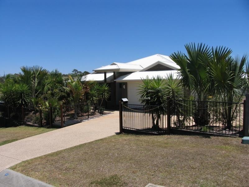 5 Directors Circuit, Jones Hill QLD 4570