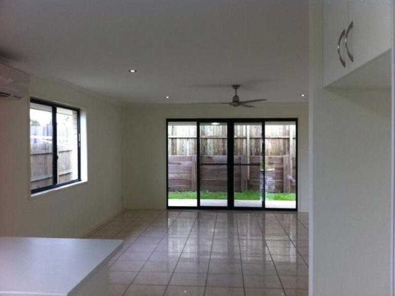 1 Suncrest Court, Southside QLD 4570