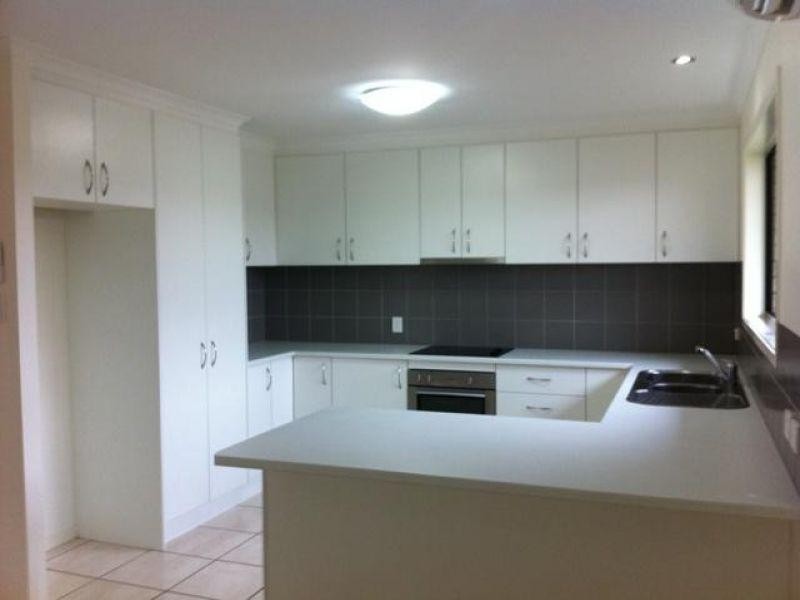 1 Suncrest Court, Southside QLD 4570
