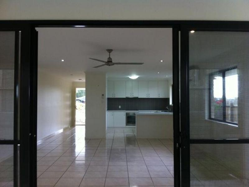 1 Suncrest Court, Southside QLD 4570