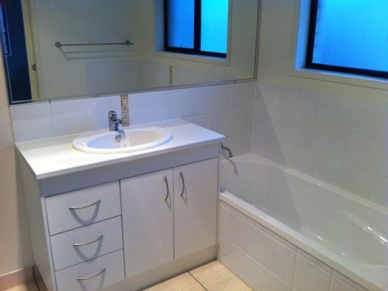 1 Suncrest Court, Southside QLD 4570