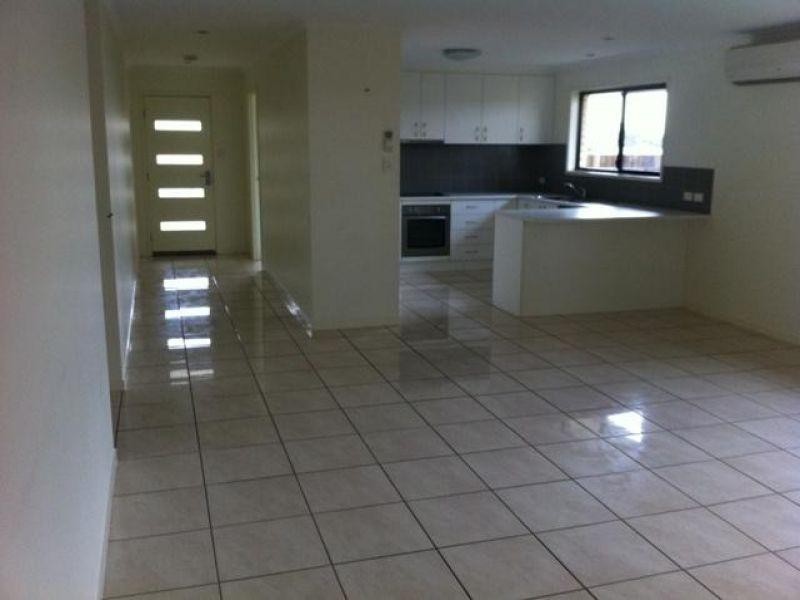 1 Suncrest Court, Southside QLD 4570
