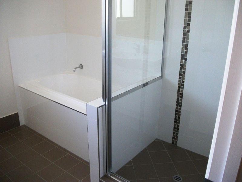 4 Bowlers Drive, Southside QLD 4570