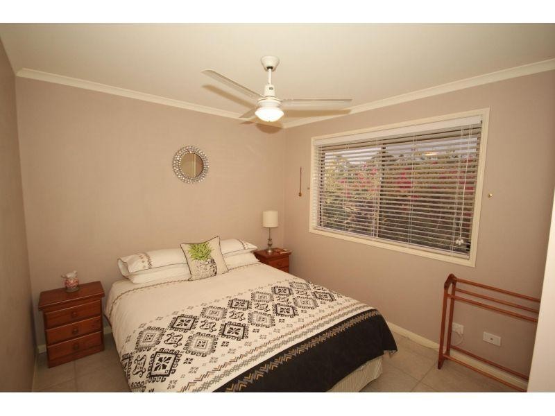 6 Deakin Court, Southside QLD 4570