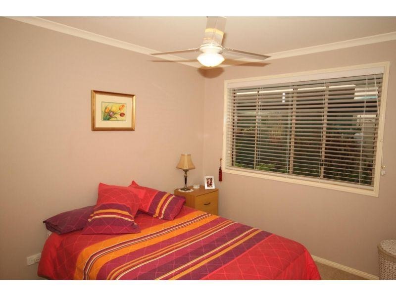 6 Deakin Court, Southside QLD 4570