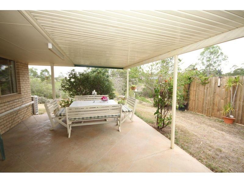 6 Deakin Court, Southside QLD 4570