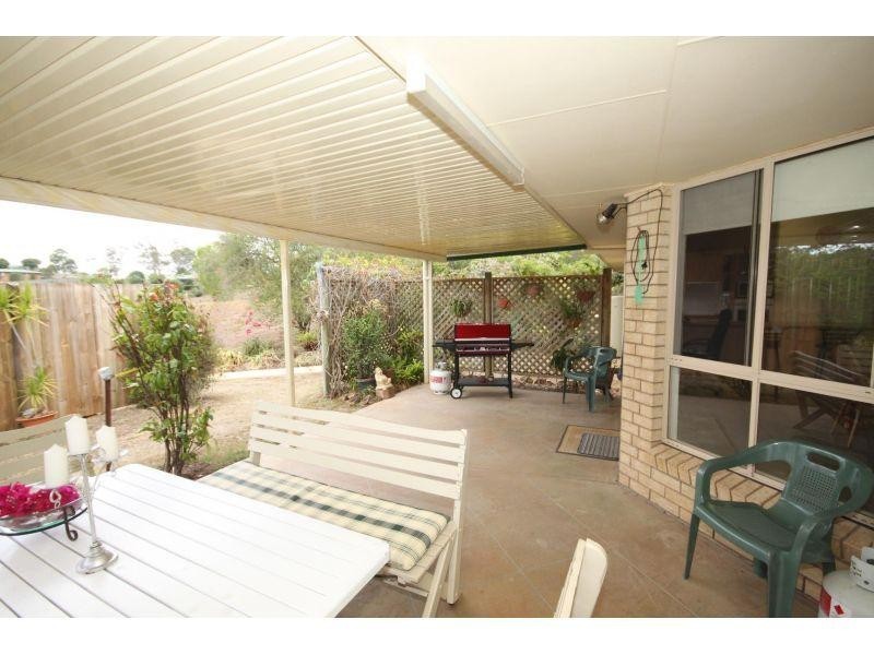 6 Deakin Court, Southside QLD 4570