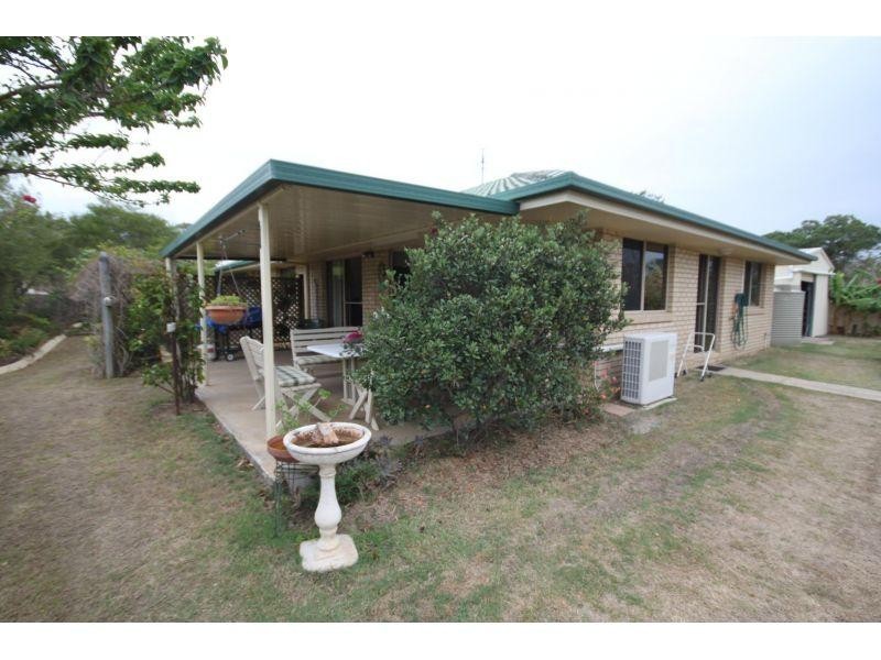 6 Deakin Court, Southside QLD 4570