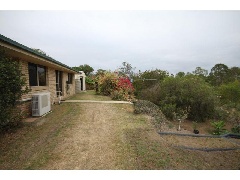 6 Deakin Court, Southside QLD 4570