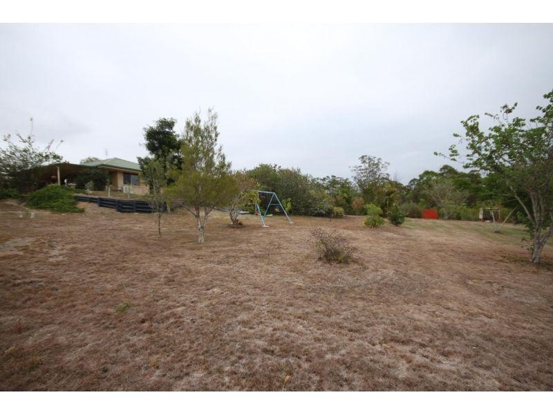 6 Deakin Court, Southside QLD 4570