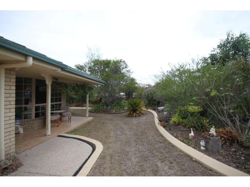 6 Deakin Court, Southside QLD 4570