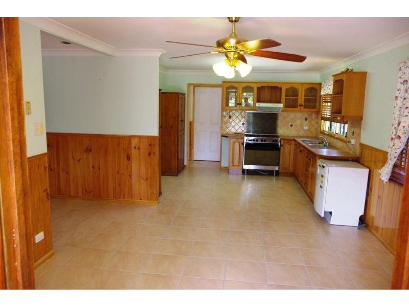 8 Highfield Drive, Chatsworth QLD 4570