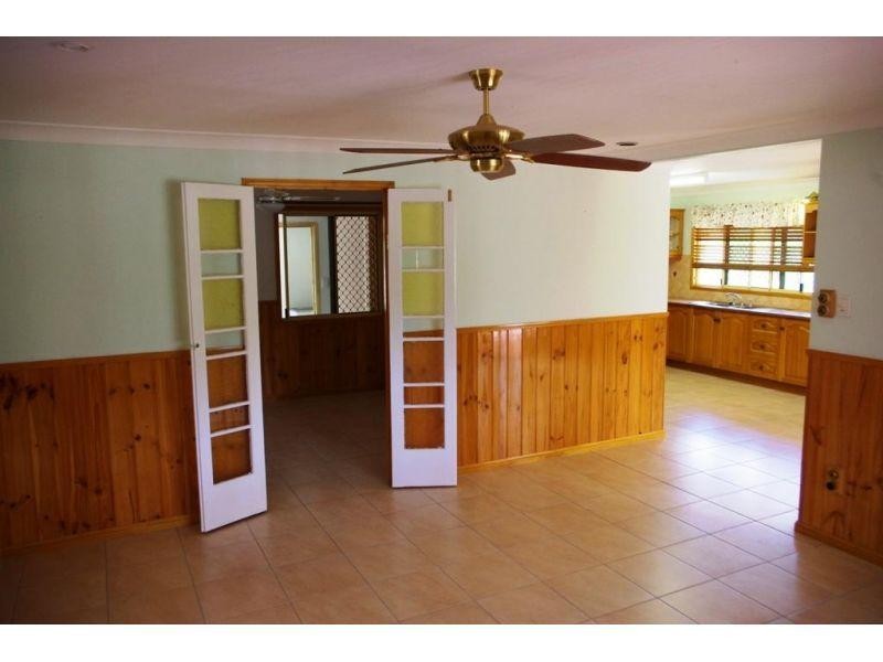 8 Highfield Drive, Chatsworth QLD 4570
