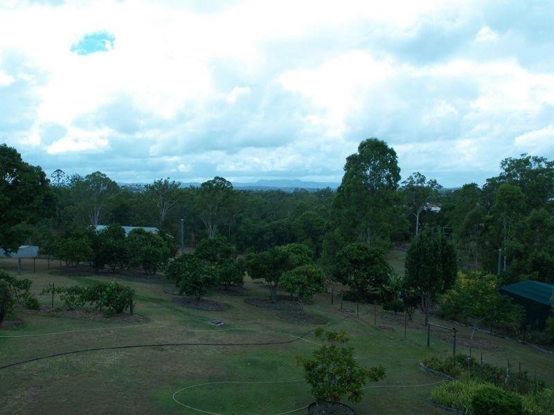 4 Moreland Road, Southside QLD 4570