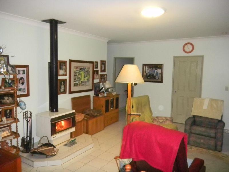 4 Moreland Road, Southside QLD 4570