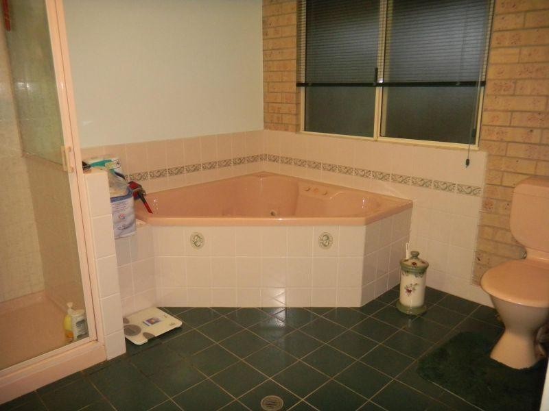 4 Moreland Road, Southside QLD 4570