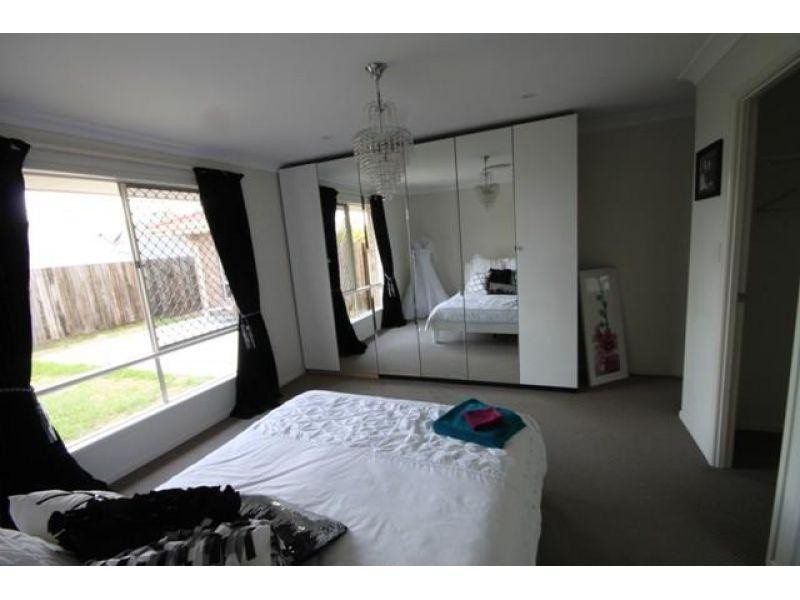 6 Hilltop Avenue, Southside QLD 4570