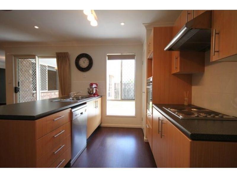 6 Hilltop Avenue, Southside QLD 4570