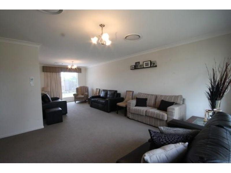 6 Hilltop Avenue, Southside QLD 4570