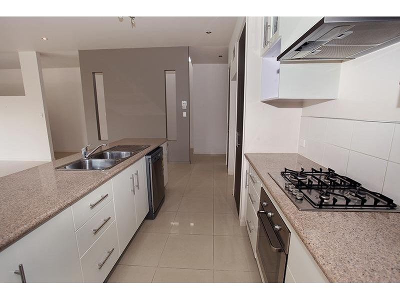 21 Hilltop Ave, Southside QLD 4570