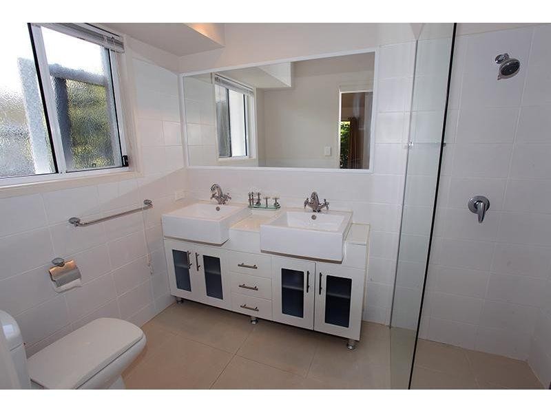 21 Hilltop Ave, Southside QLD 4570