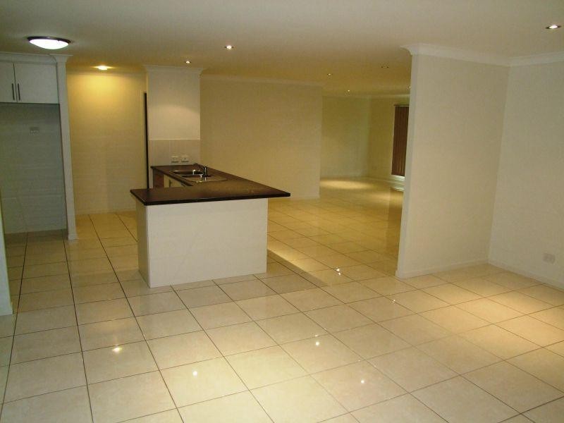12 Directors Circuit, Jones Hill QLD 4570