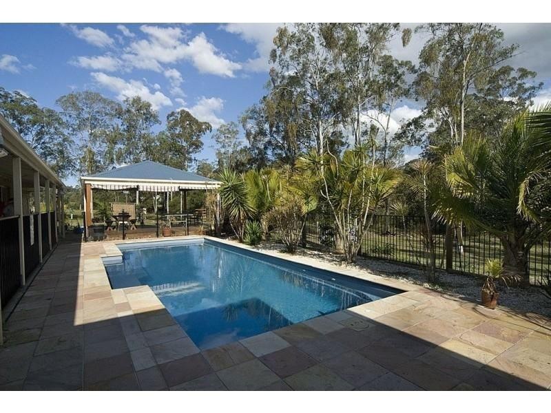 16 Lindsay Street, Southside QLD 4570