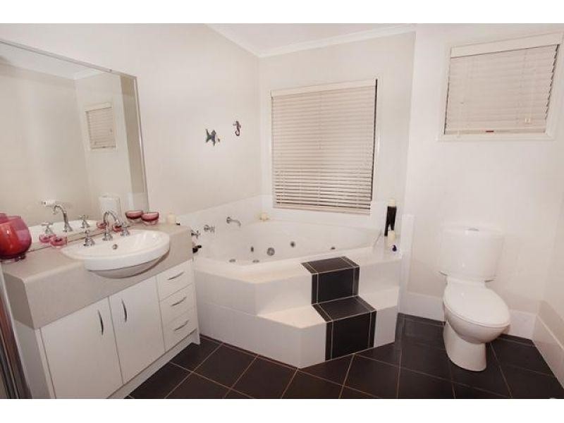 98 Benson Road, Araluen QLD 4570