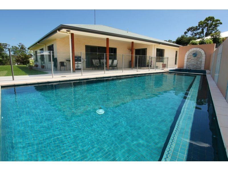 17 Rosewood Ct, Southside QLD 4570