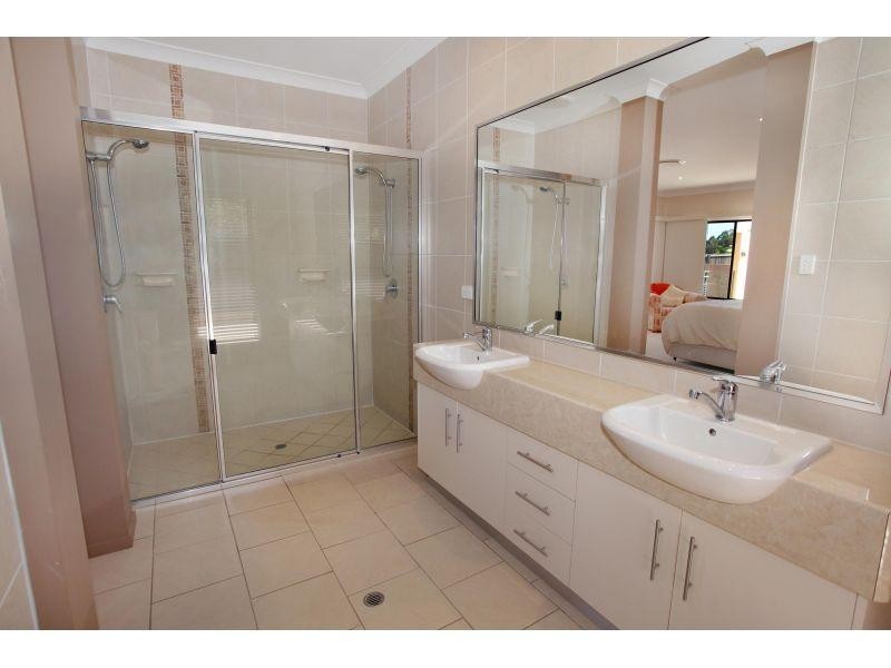 17 Rosewood Ct, Southside QLD 4570