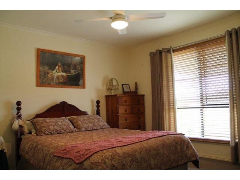 7 Elms Court, Southside QLD 4570