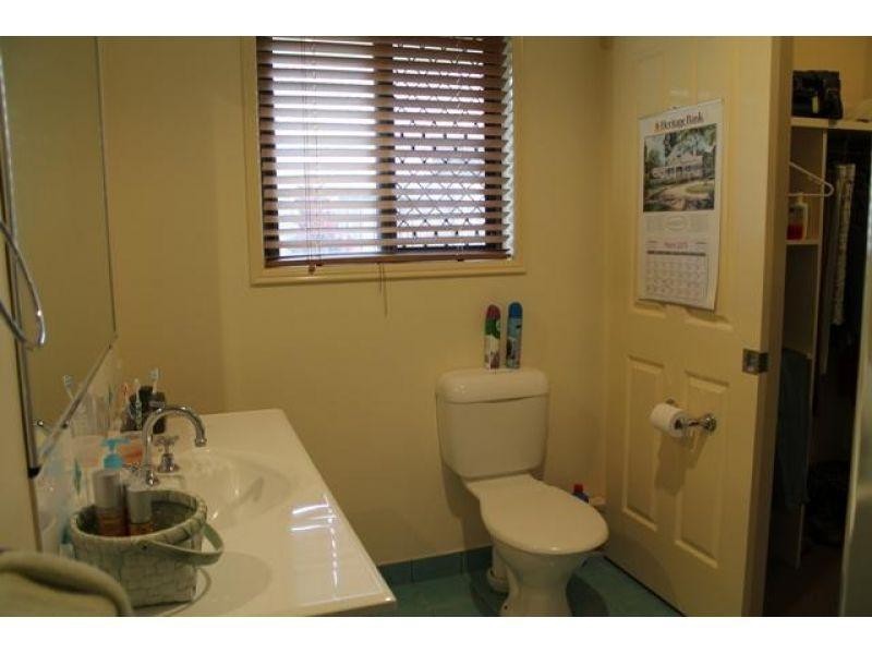 7 Elms Court, Southside QLD 4570