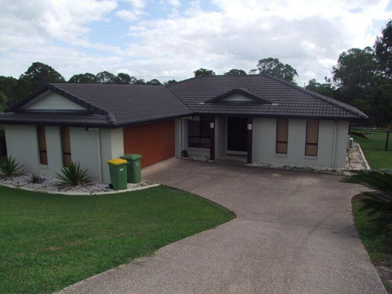 7 David Court, Southside QLD 4570