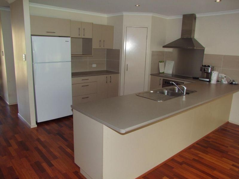 7 David Court, Southside QLD 4570