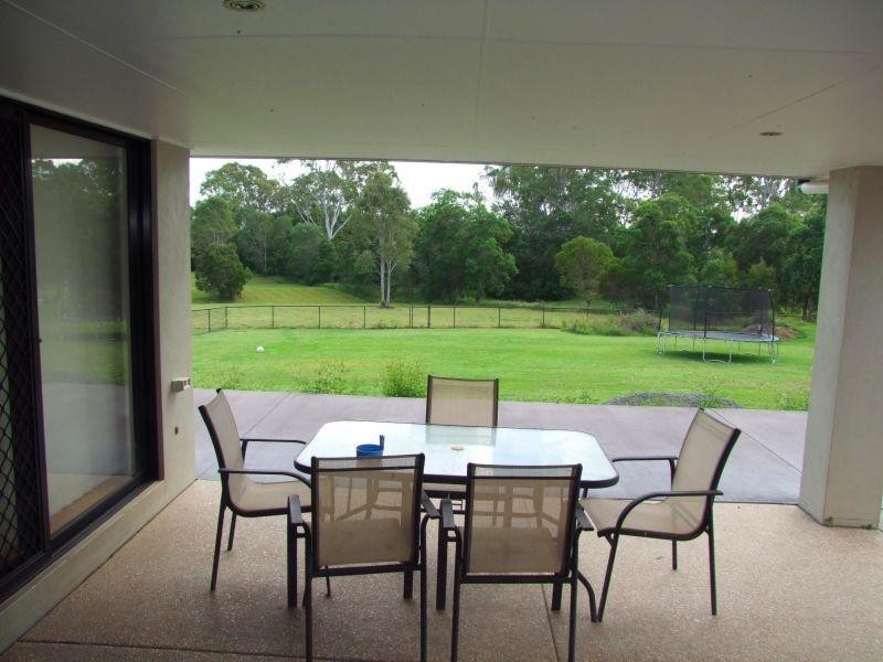 7 David Court, Southside QLD 4570