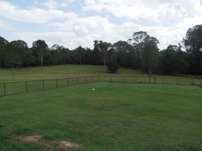 7 David Court, Southside QLD 4570