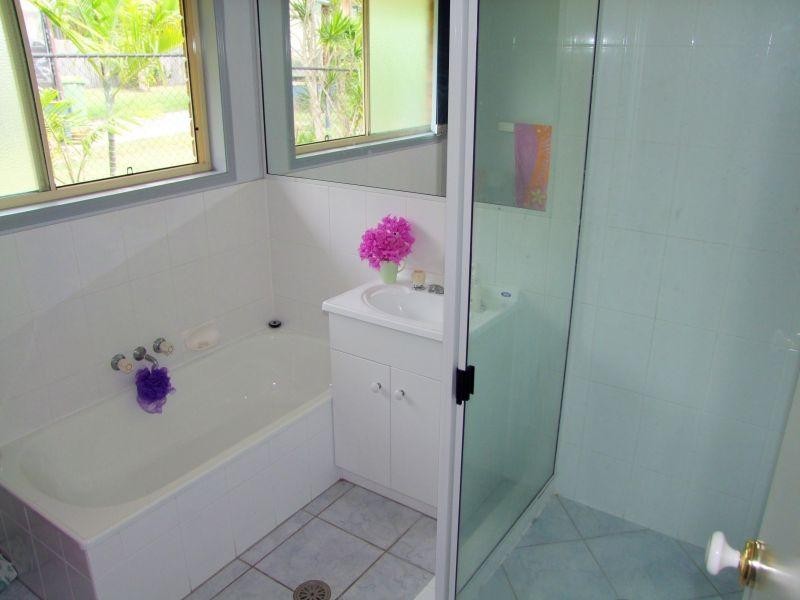 6 Hakea Place, Rainbow Beach QLD 4581