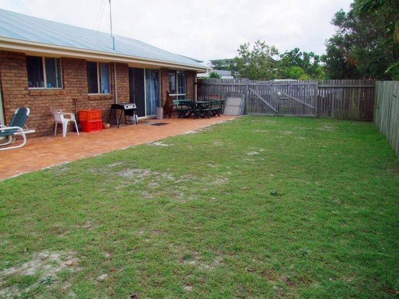 6 Hakea Place, Rainbow Beach QLD 4581