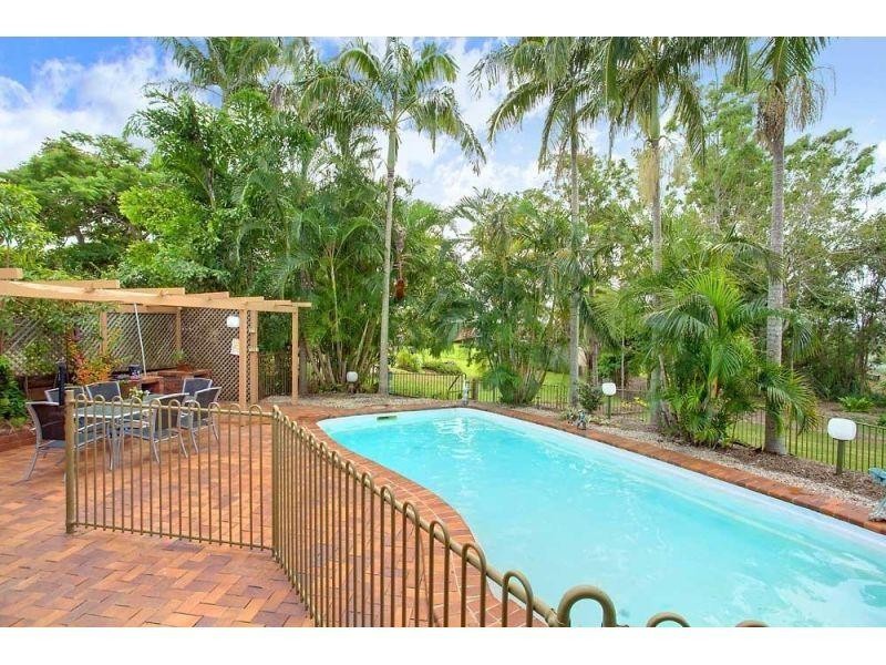 5 Lindsay Street, Southside QLD 4570