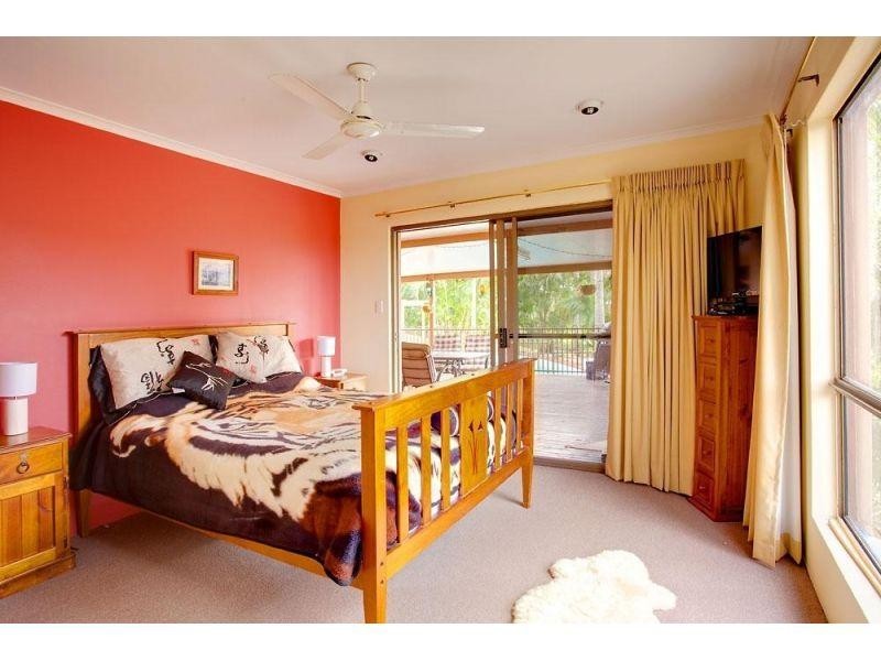 5 Lindsay Street, Southside QLD 4570