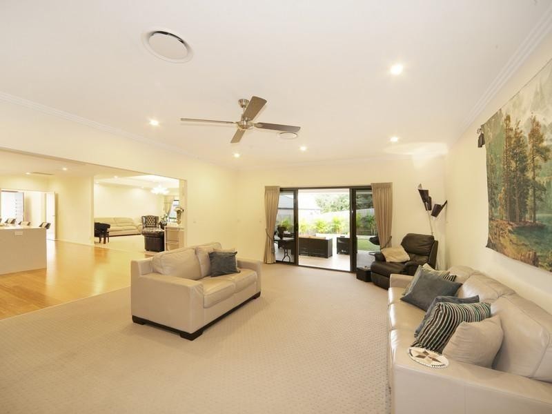 10 Bond Drive, Southside QLD 4570