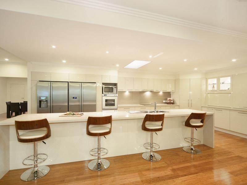 10 Bond Drive, Southside QLD 4570