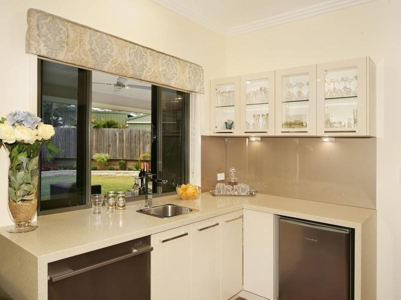 10 Bond Drive, Southside QLD 4570