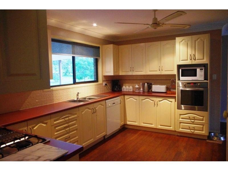 16 Davey Road, Southside QLD 4570