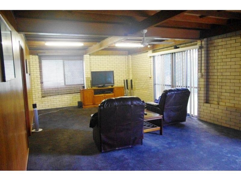 16 Davey Road, Southside QLD 4570