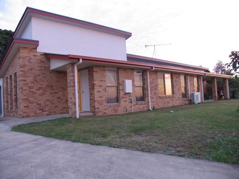 8 Petrie Court, Southside QLD 4570