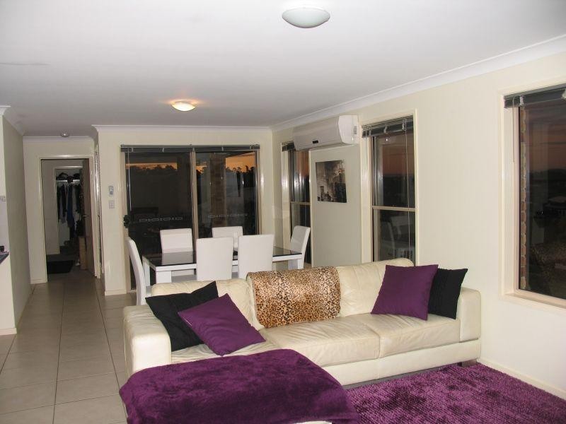 8 Petrie Court, Southside QLD 4570