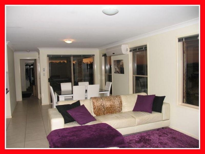 8 Petrie Court, Southside QLD 4570