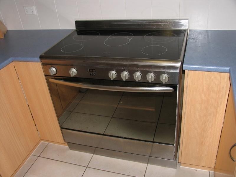 8 Petrie Court, Southside QLD 4570